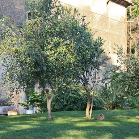 De La Prade Bed & Breakfast 3*